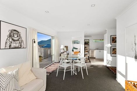 Photo of property in 19b Miles Crescent, Newlands, Wellington, 6037