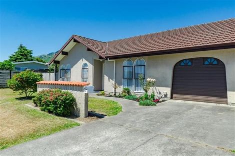 Photo of property in 2a Stuart Street, Waikanae, 5036