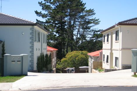 Photo of property in 27a Aorangi Place, Birkenhead, Auckland, 0626