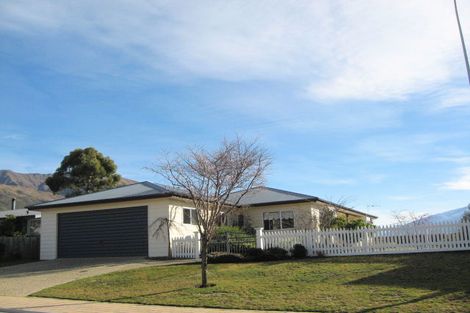 Photo of property in 16 Meadowstone Drive, Wanaka, 9305