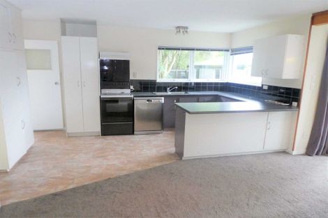 Photo of property in 11 Valerie Place, Redwood, Christchurch, 8051