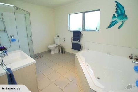 Photo of property in 2/167a Carlisle Road, Northcross, Auckland, 0632