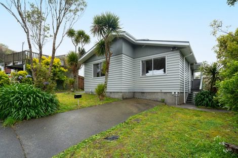 Photo of property in 32 Thurleigh Grove, Karori, Wellington, 6012