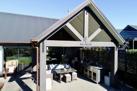 Photo of property in 18 Topping Place, Whitianga, 3510