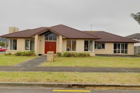 Photo of property in 16 Speyside Crescent, Flat Bush, Auckland, 2016