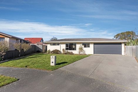 Photo of property in 16 Kruse Place, Redwood, Christchurch, 8051