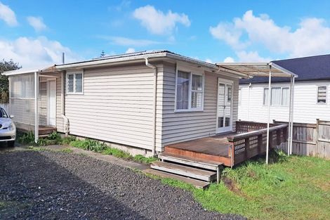 Photo of property in 2/7 Oteha Valley Road, Northcross, Auckland, 0632