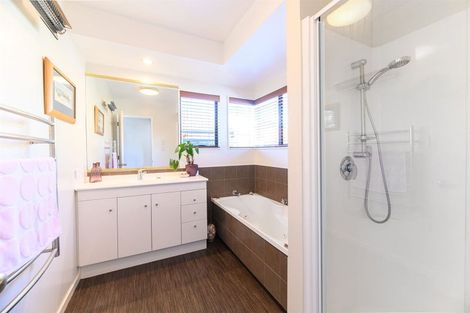 Photo of property in 1/43a Corunna Road, Milford, Auckland, 0620