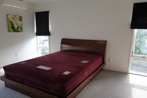 Photo of property in 1/546 Glenfield Road, Glenfield, Auckland, 0629