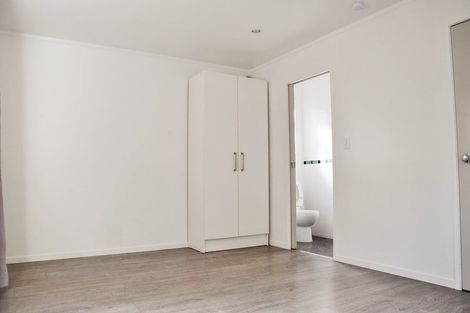 Photo of property in 100 Spinella Drive, Bayview, Auckland, 0629