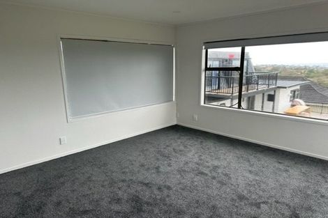 Photo of property in 258 Glamorgan Drive, Northcross, Auckland, 0630