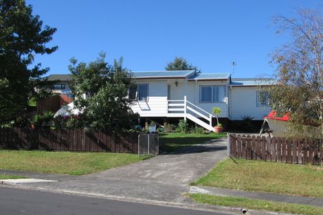 Photo of property in 11 Edgware Road, West Harbour, Auckland, 0618
