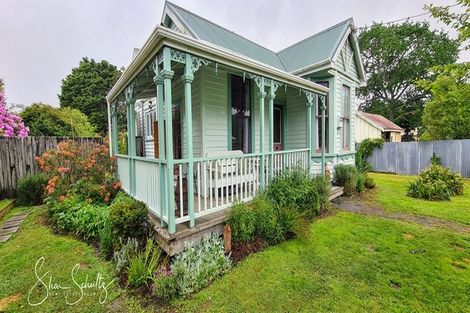 Photo of property in 10 Franklin Road, Paparoa, 0571