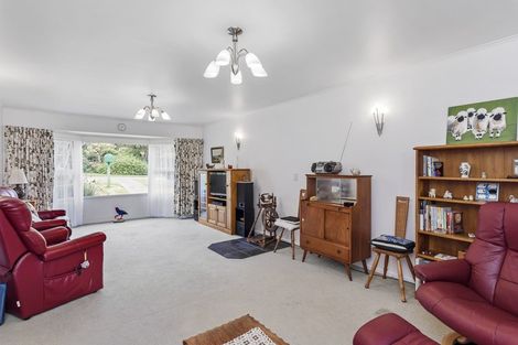 Photo of property in 2 Te Maku Grove, Waikanae, 5036