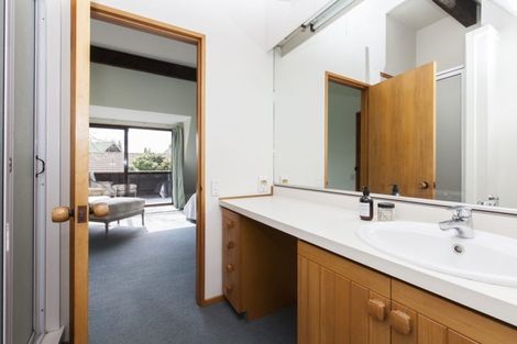 Photo of property in 33 Dovedale Avenue, Ilam, Christchurch, 8041