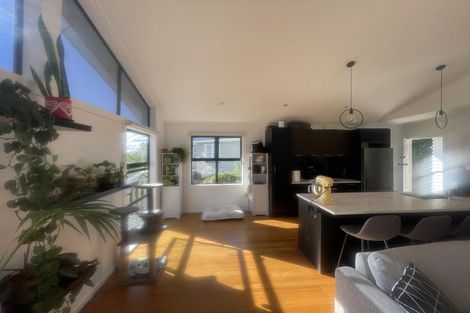 Photo of property in 17 Kelkirk Street, Kelston, Auckland, 0602