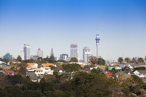 Photo of property in 2/1 Keys Street, Belmont, Auckland, 0622