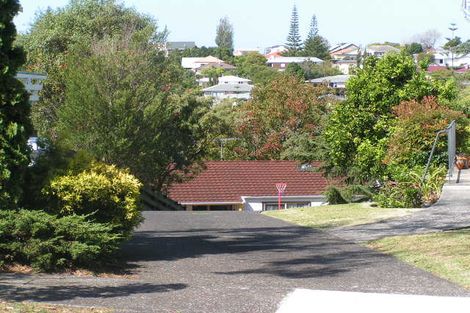 Photo of property in 2/28 Knightsbridge Drive, Forrest Hill, Auckland, 0620