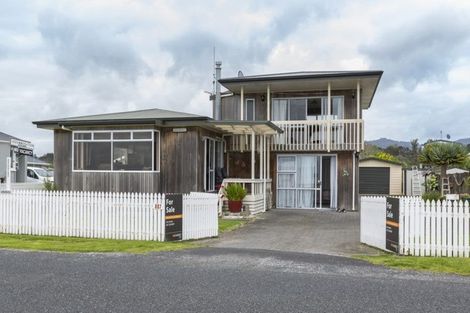 Photo of property in 887 East Coast Road, Kaiaua, Pokeno, 2473