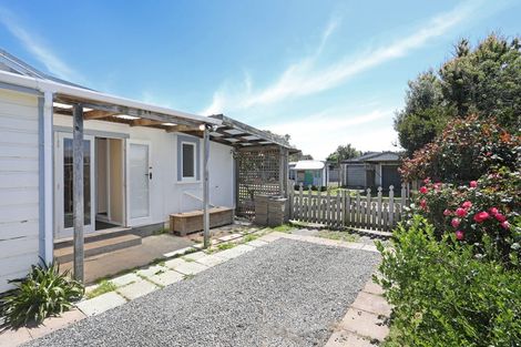 Photo of property in 16 Punga Street, Tangimoana, 4822