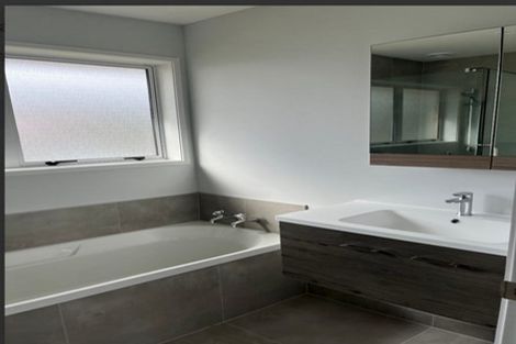 Photo of property in 2/75 Tramway Road, Beach Haven, Auckland, 0626