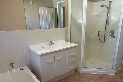 Photo of property in 64 Guildford Drive, Paraparaumu, 5032