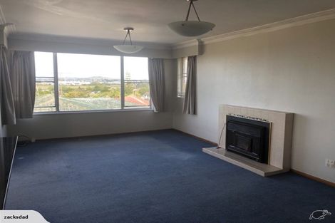 Photo of property in 1 Wakeling Avenue, Te Atatu South, Auckland, 0610