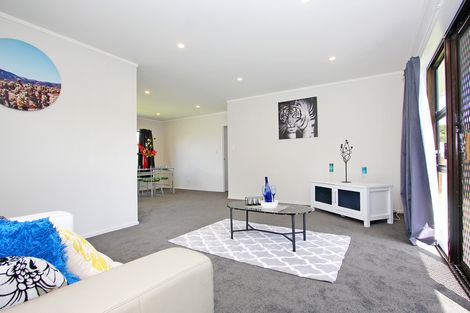 Photo of property in 1/6 Hatherley Place, Clendon Park, Auckland, 2103