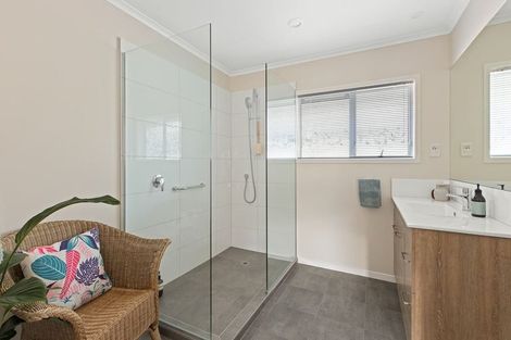 Photo of property in 32a Edward Avenue, Orewa, 0931