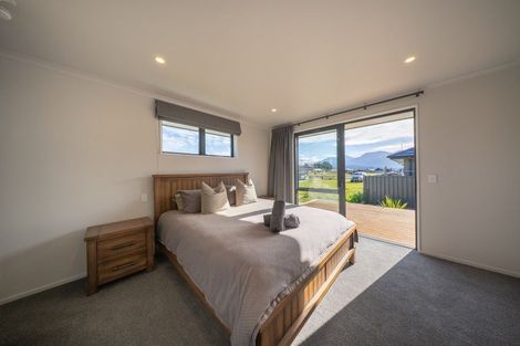 Photo of property in 22 Marakura Drive, Te Anau, 9600