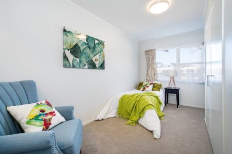 Photo of property in 70 Blakeborough Drive, Forrest Hill, Auckland, 0620