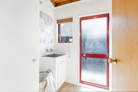 Photo of property in 2/43 Rawene Road, Birkenhead, Auckland, 0626