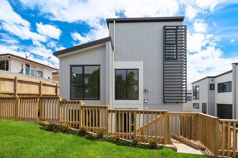 Photo of property in 5/1088 Beach Road, Torbay, Auckland, 0630