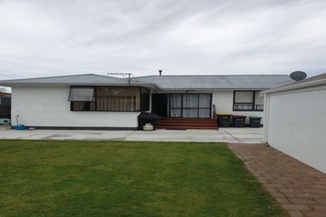 Photo of property in 28 Eglinton Street, Avondale, Christchurch, 8061