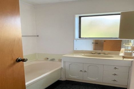 Photo of property in 5 Orinda Close, Botany Downs, Auckland, 2010