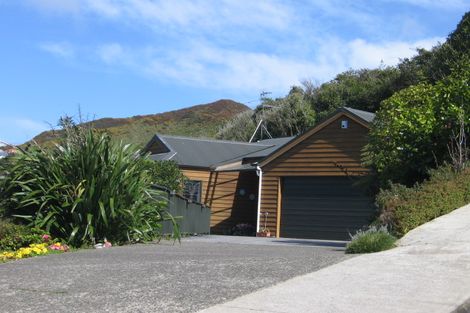 Photo of property in 25 Meadowcroft Grove, Johnsonville, Wellington, 6037