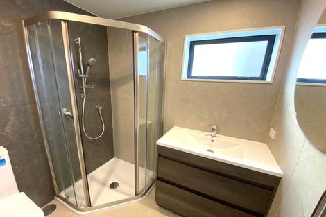 Photo of property in 4/5g Newelm Lane, Flat Bush, Auckland, 2019