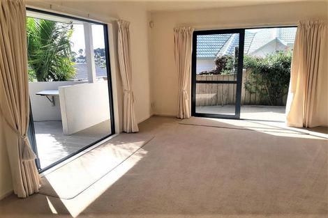 Photo of property in 19 Mandeville Place, Unsworth Heights, Auckland, 0632