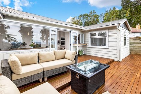 Photo of property in 114 Scenic Drive, Titirangi, Auckland, 0604