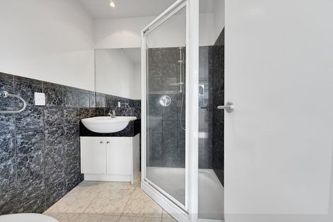 Photo of property in 2h/175 Hurstmere Road, Takapuna, Auckland, 0622