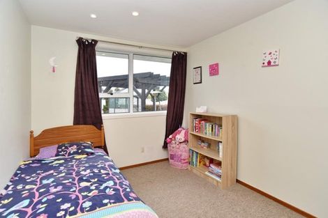 Photo of property in 8 Doggett Place, Rangiora, 7400