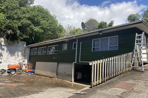 Photo of property in 323 Glenfield Road, Glenfield, Auckland, 0629