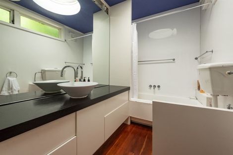 Photo of property in 33 Harbour View Road, Northland, Wellington, 6012