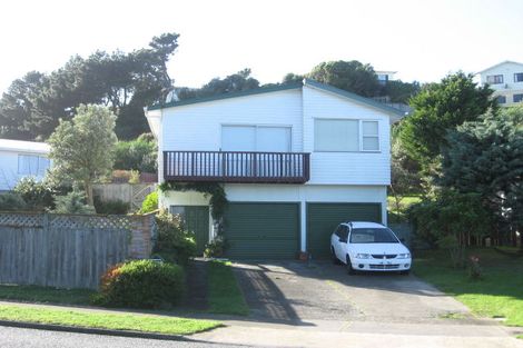 Photo of property in 44 Gloaming Hill, Titahi Bay, Porirua, 5022