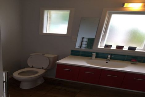 Photo of property in 18 Kervil Avenue, Te Atatu Peninsula, Auckland, 0610