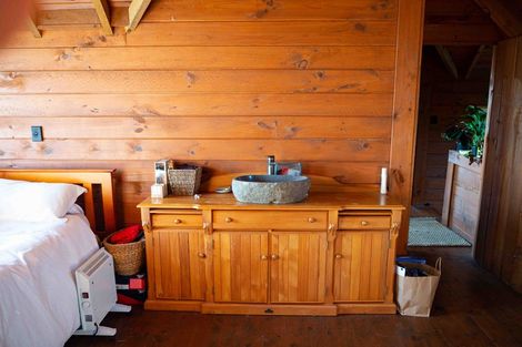 Photo of property in 132 Lone Kauri Road, Karekare, New Lynn, 0772