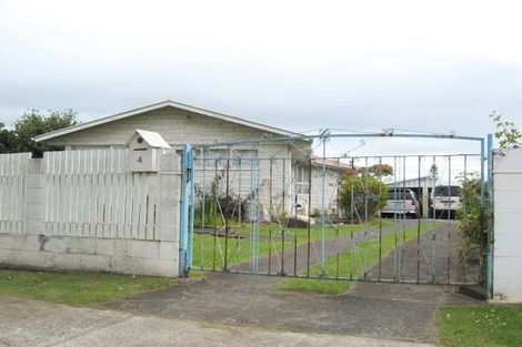 Photo of property in 4 Convair Crescent, Mangere, Auckland, 2022