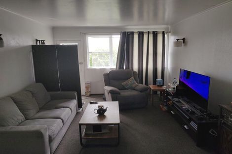 Photo of property in 105 Te Atatu Road, Te Atatu South, Auckland, 0610