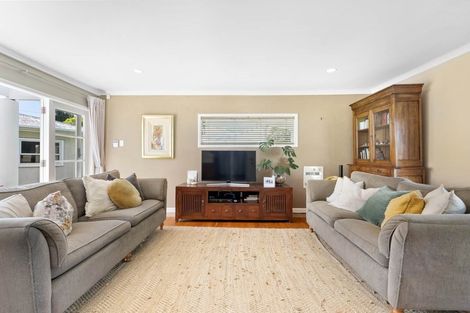 Photo of property in 33 Covil Avenue, Te Atatu South, Auckland, 0610