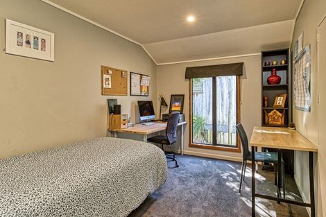 Photo of property in 2 Ritchie Place, Havelock North, 4130